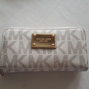 Michael kors wallet